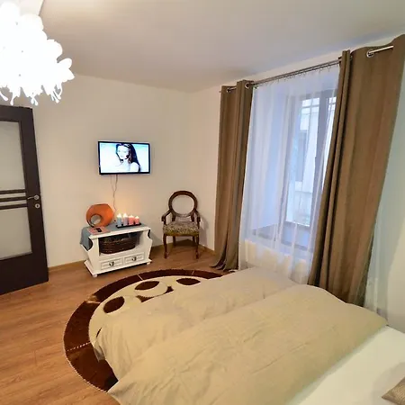 Star Center Apartment *
